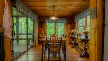 House, 3 Bedrooms | Private kitchen