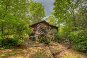 House, 3 Bedrooms | Property grounds - Randy's Retreat by Vacasa (Mineral Bluff)