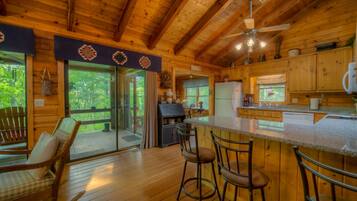 House, 3 Bedrooms | Private kitchen