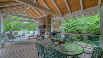 House, 2 Bedrooms | Balcony