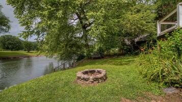 House, 2 Bedrooms | Property grounds