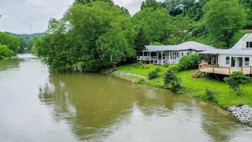 House, 2 Bedrooms | Property grounds