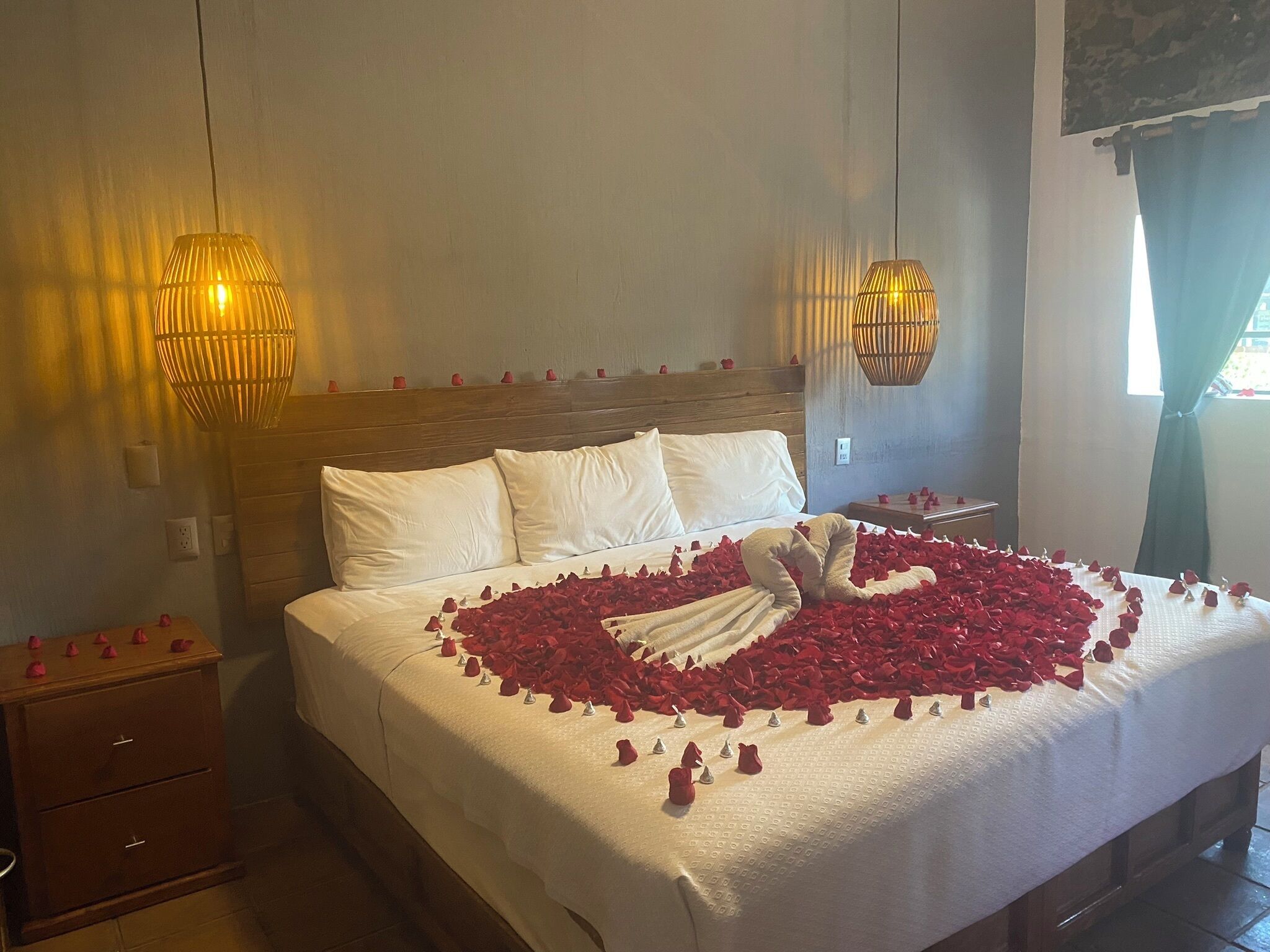Habitación Deluxe | Ropa de cama hipoalergénica y artículos del minibar gratis 