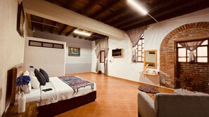 Habitació júnior | Roba de llit hipoal·lergògena i minibar amb articles gratuïts 