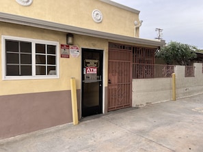 Interior entrance - Horizon Inn Motel (Harbor City)