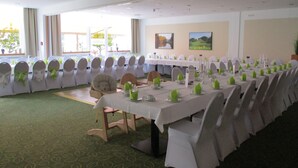 A conference room with rows of tables set for a meeting, chairs with white covers, and a carpeted floor. - Best Western Plus Parkhotel & Spa Cottbus (Cottbus)