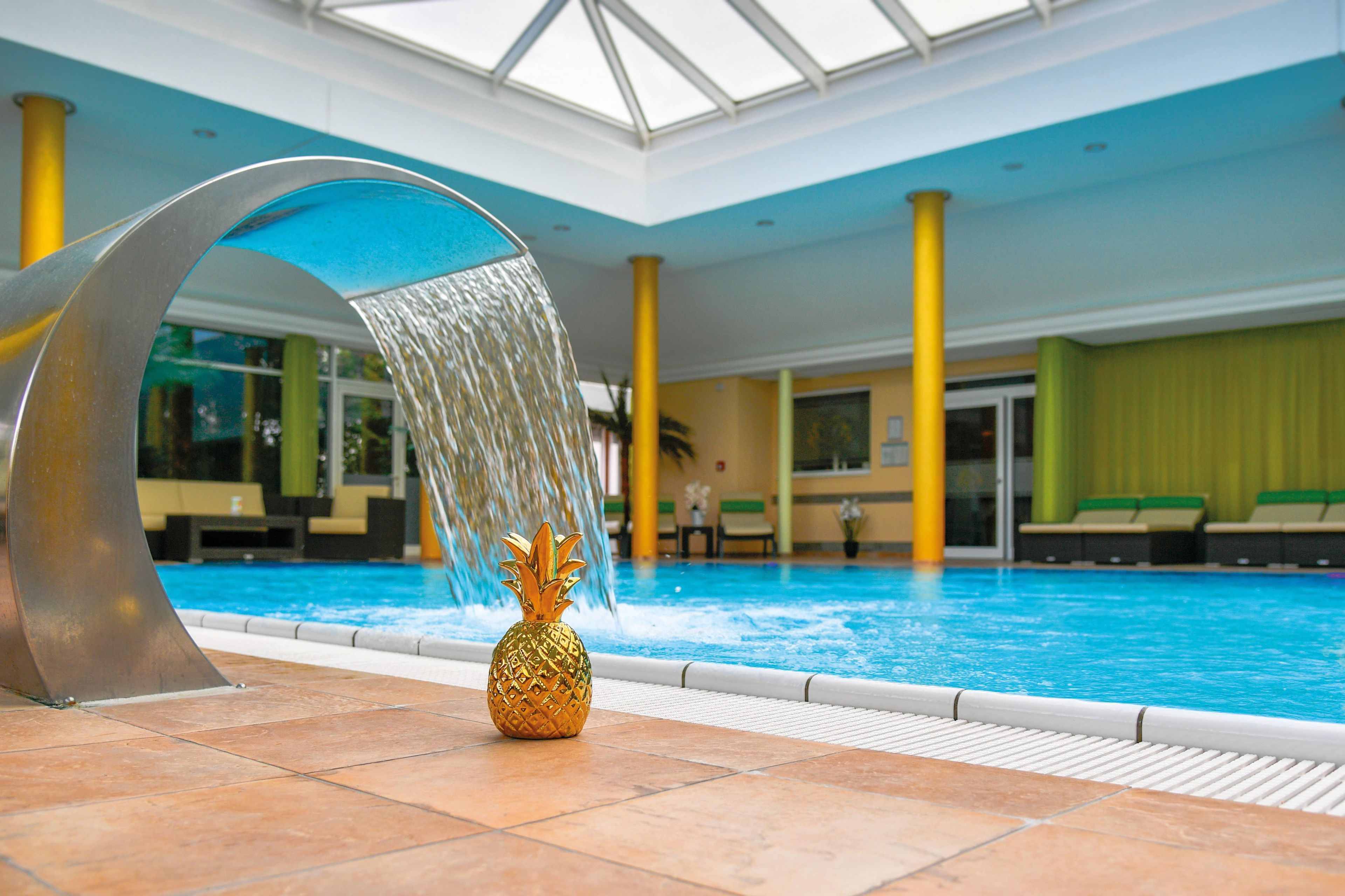 Indoor pool, sun loungers