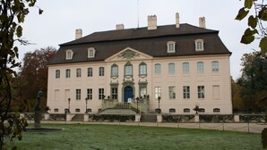 A large, stately building with a symmetrical facade, multiple windows, and a central entrance with steps. - Best Western Plus Parkhotel & Spa Cottbus (Cottbus)