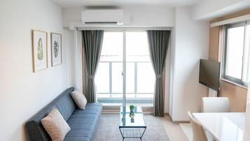 Quarto família (Deluxe) | Sala de estar | TV de tela plana