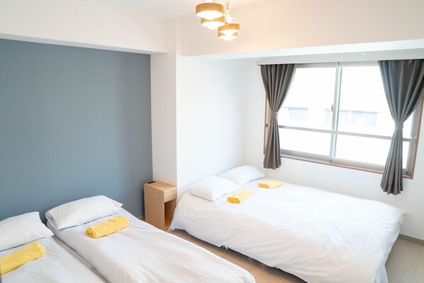 Deluxe Family Room | Desk, blackout drapes, iron/ironing board, free WiFi