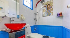 Bluebird | Badezimmer | Kostenlose Toilettenartikel, Haartrockner, Fußbodenheizung (Badezimmer)