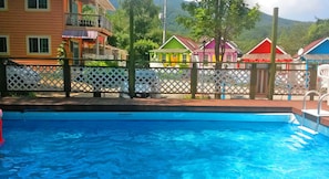 Sesongbasert utendørsbasseng