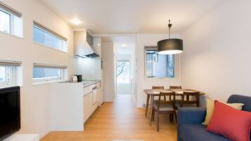 Chalet (SeiSei 2) | Dapur pribadi | Lemari es, microwave, kompor, dan mesin pencuci piring