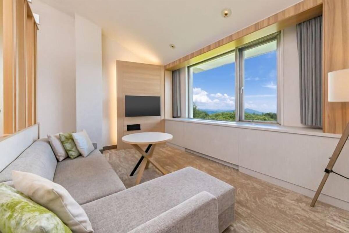 Living area | Flat-screen TV