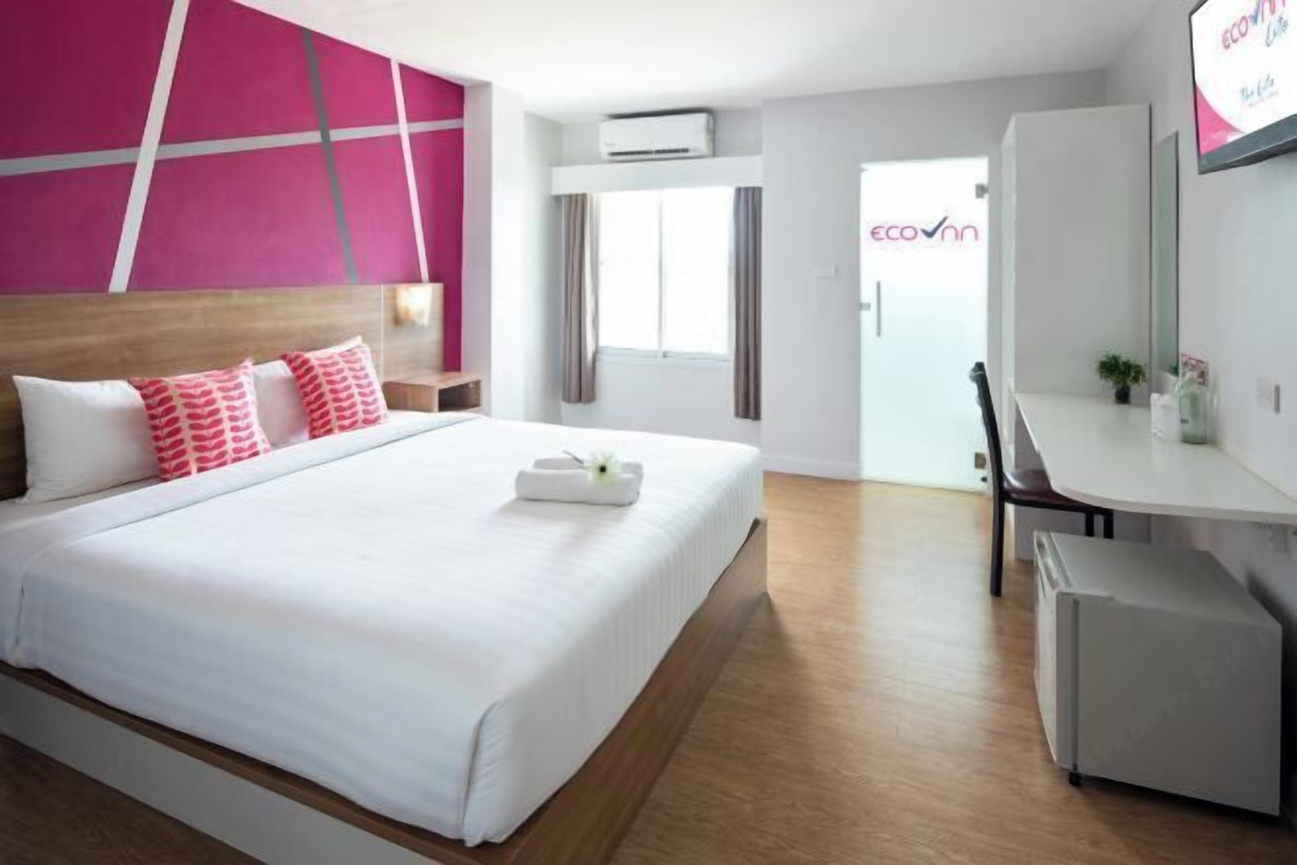 Desk, laptop workspace, free WiFi, bed sheets