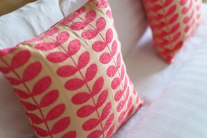 Skrivbord, arbetsyta för laptop, gratis wi-fi och sängkläder