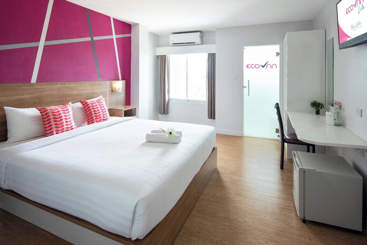 Desk, laptop workspace, free WiFi, bed sheets