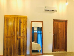 1 bedroom, Egyptian cotton sheets, premium bedding, down duvets