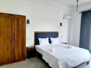 Egyptian cotton sheets, premium bedding, down comforters - Surf Gangs Hotel (Arugam Bay)