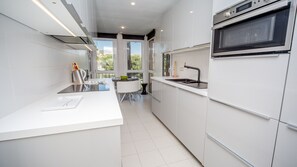 Refrigerador, microondas, horno y lavavajillas 