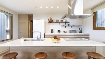 Chalet (Birchwood) | Dapur pribadi | Lemari es, microwave, oven, dan kompor