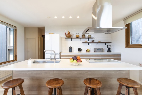 Birchwood | Private kitchen | Fridge, microwave, oven, stovetop