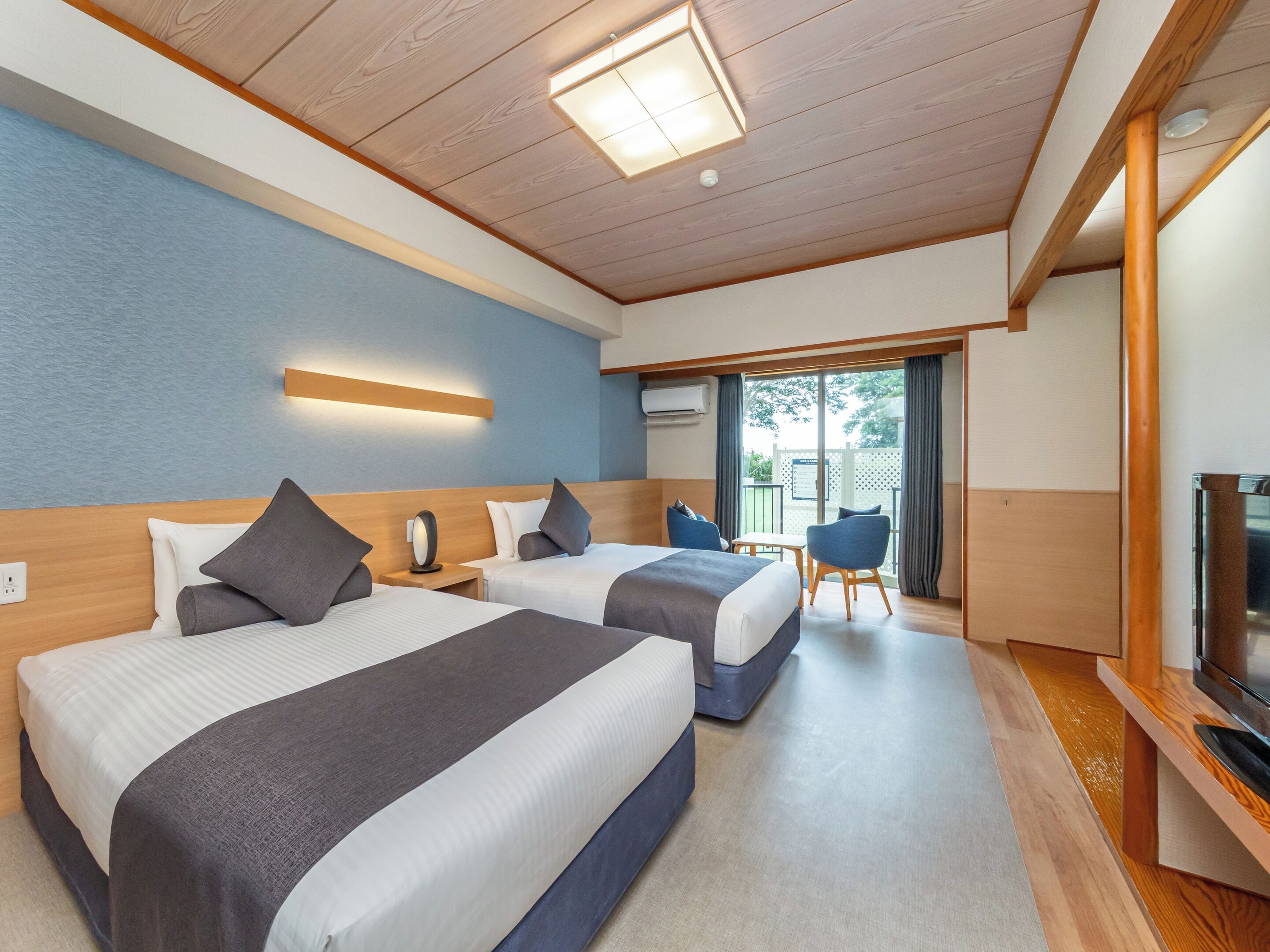 Habitación (Japanese Modern, DogParkDirectAccess) | Minibar con artículos gratuitos, caja fuerte, escritorio