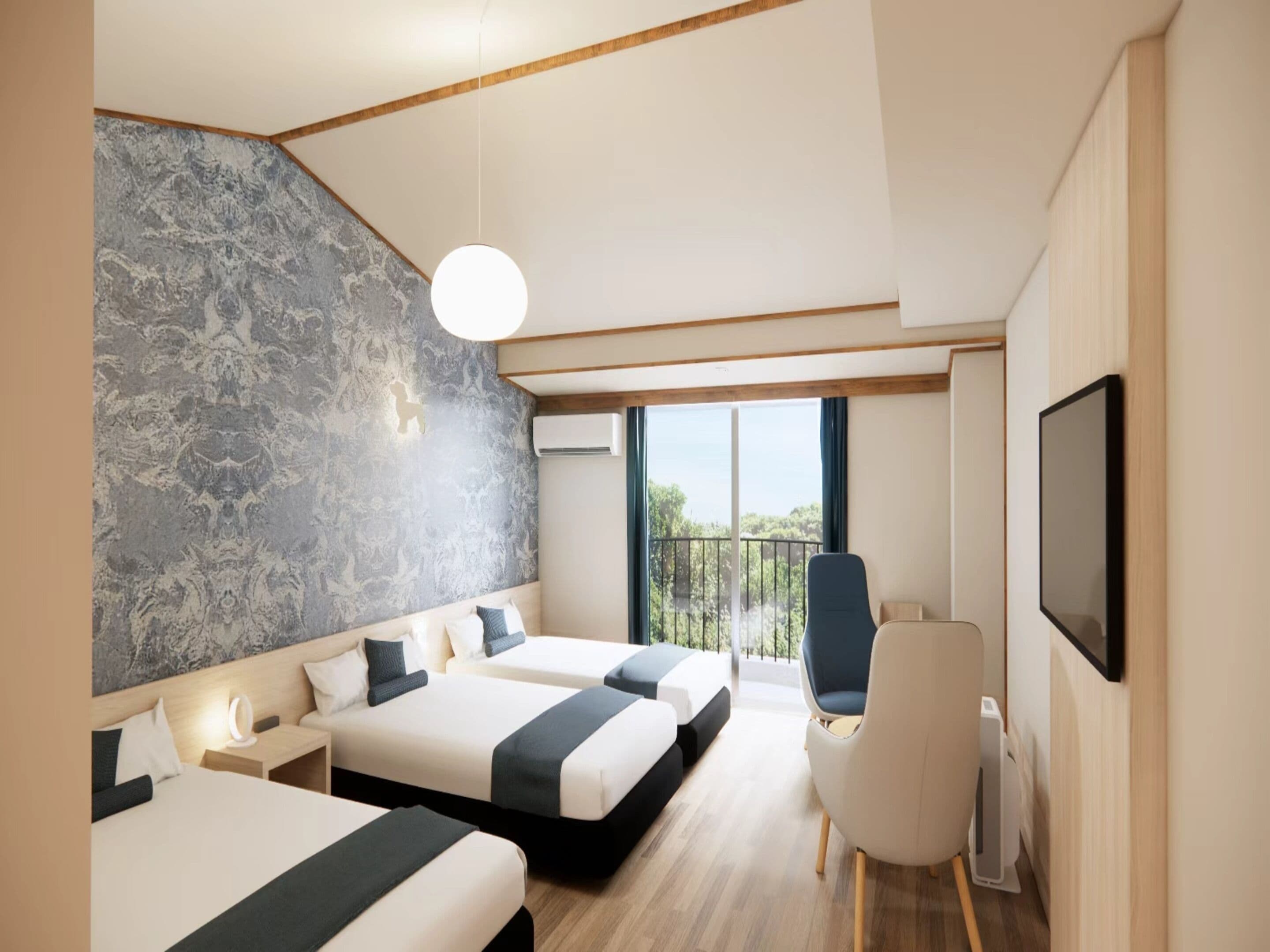 Kolmen hengen deluxe-huone (Top Floor) | Ilmaiset minibaarituotteet, tallelokero huoneessa, työpöytä