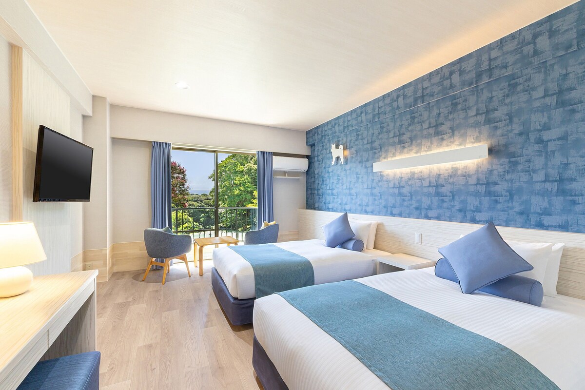 Ocean View Standard Twin Room | Minibar (free items), in-room safe, desk, blackout drapes