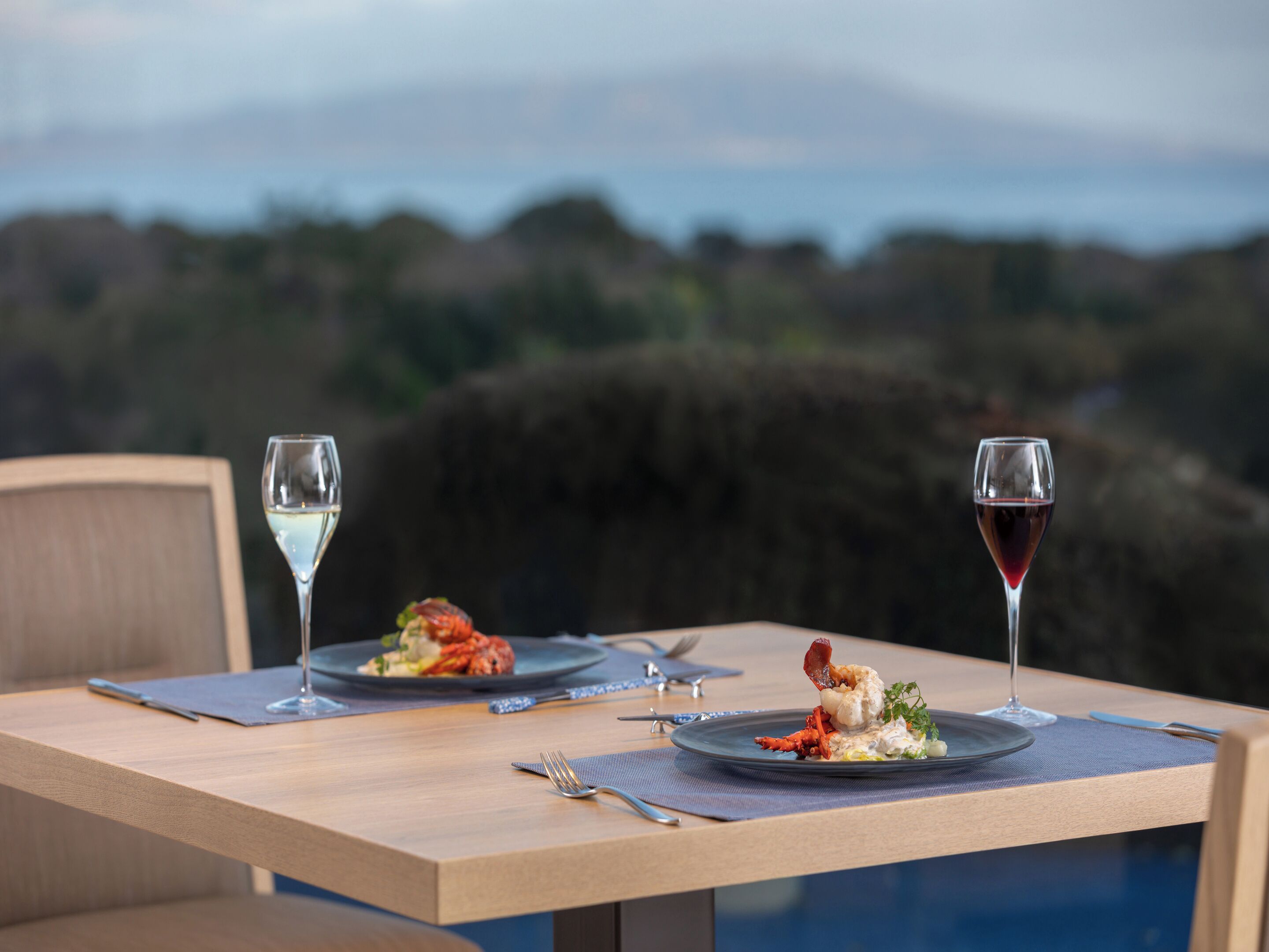 Serviço de café da manhã, culinária francesa, vistas para o mar 