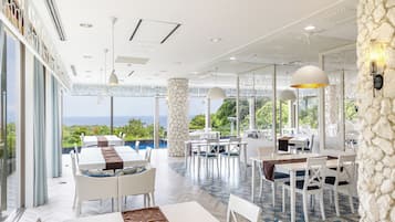 Breakfast, dinner served; French cuisine, ocean views