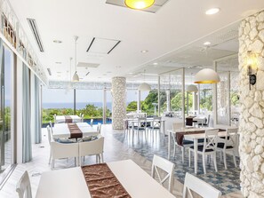 Breakfast, dinner served; French cuisine, ocean views 