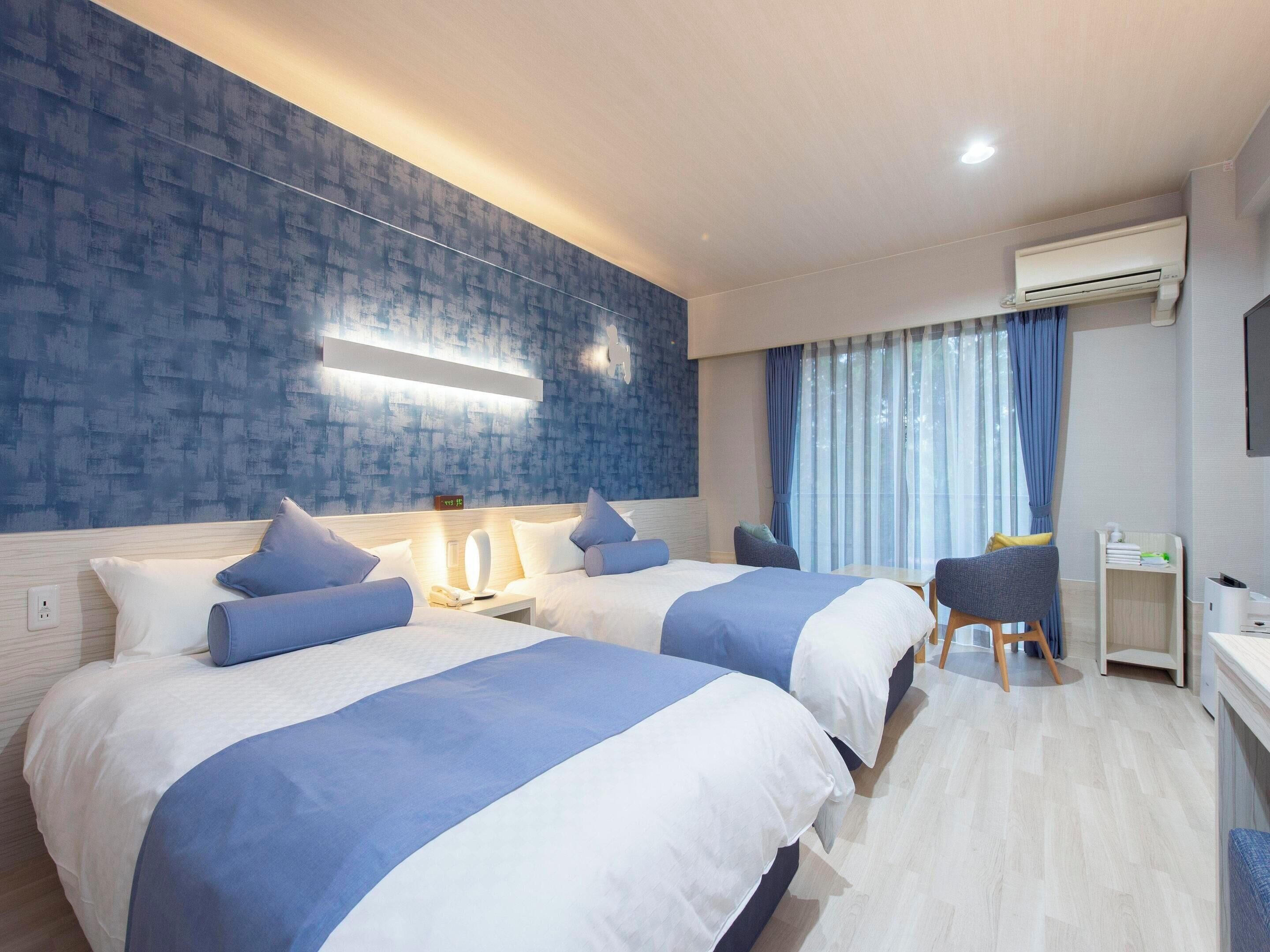 Habitación estándar con 2 camas individuales | Minibar con artículos gratuitos, caja fuerte, escritorio