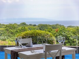 朝食、ディナーに営業 (フランス料理、オーシャン ビュー)