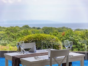 Serveert ontbijt, diner, Franse gerechten, uitzicht op de zee