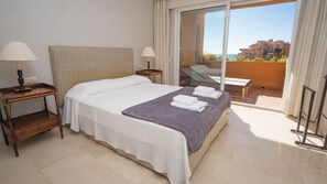 3 slaapkamers, een strijkplank/strijkijzer, beddengoed