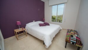 3 chambres, fer et planche à repasser, Wi-Fi gratuit, draps fournis