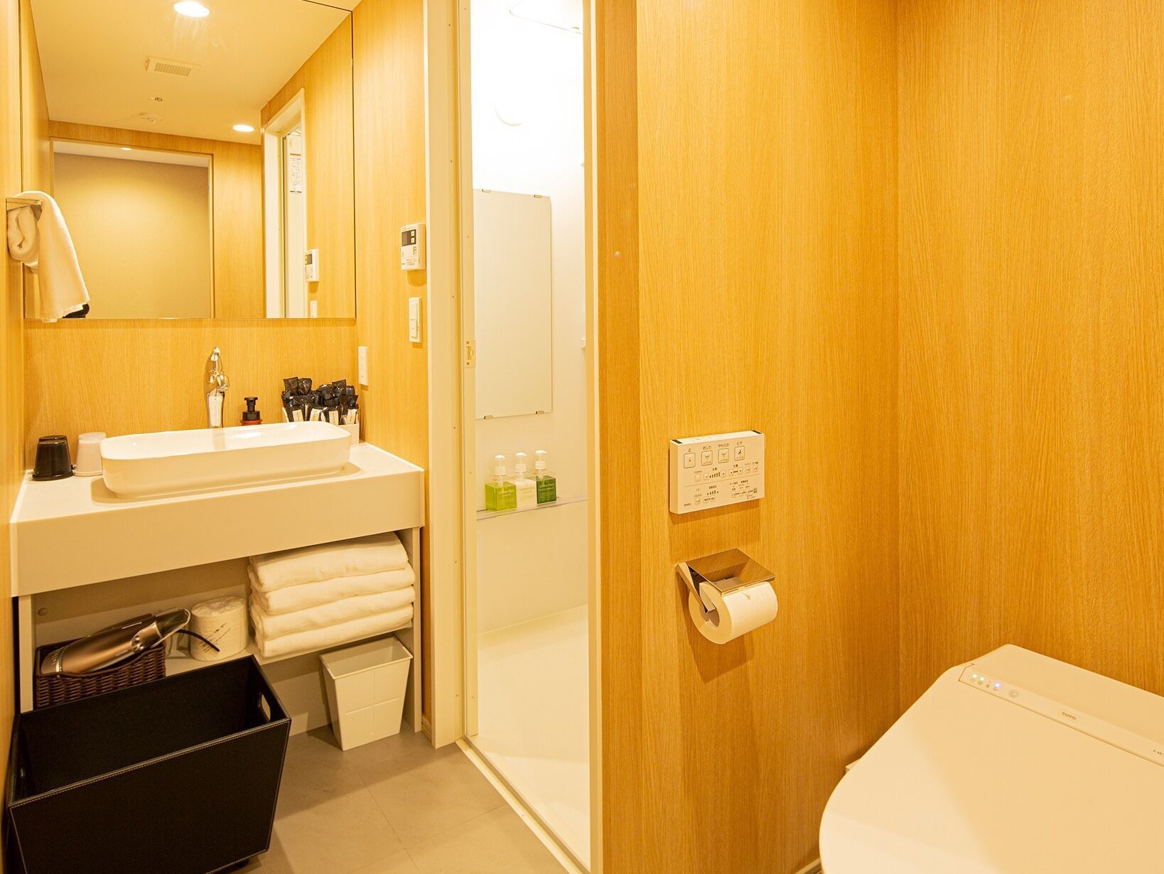 combined shower/bathtub, free toiletries, hair dryer, slippers