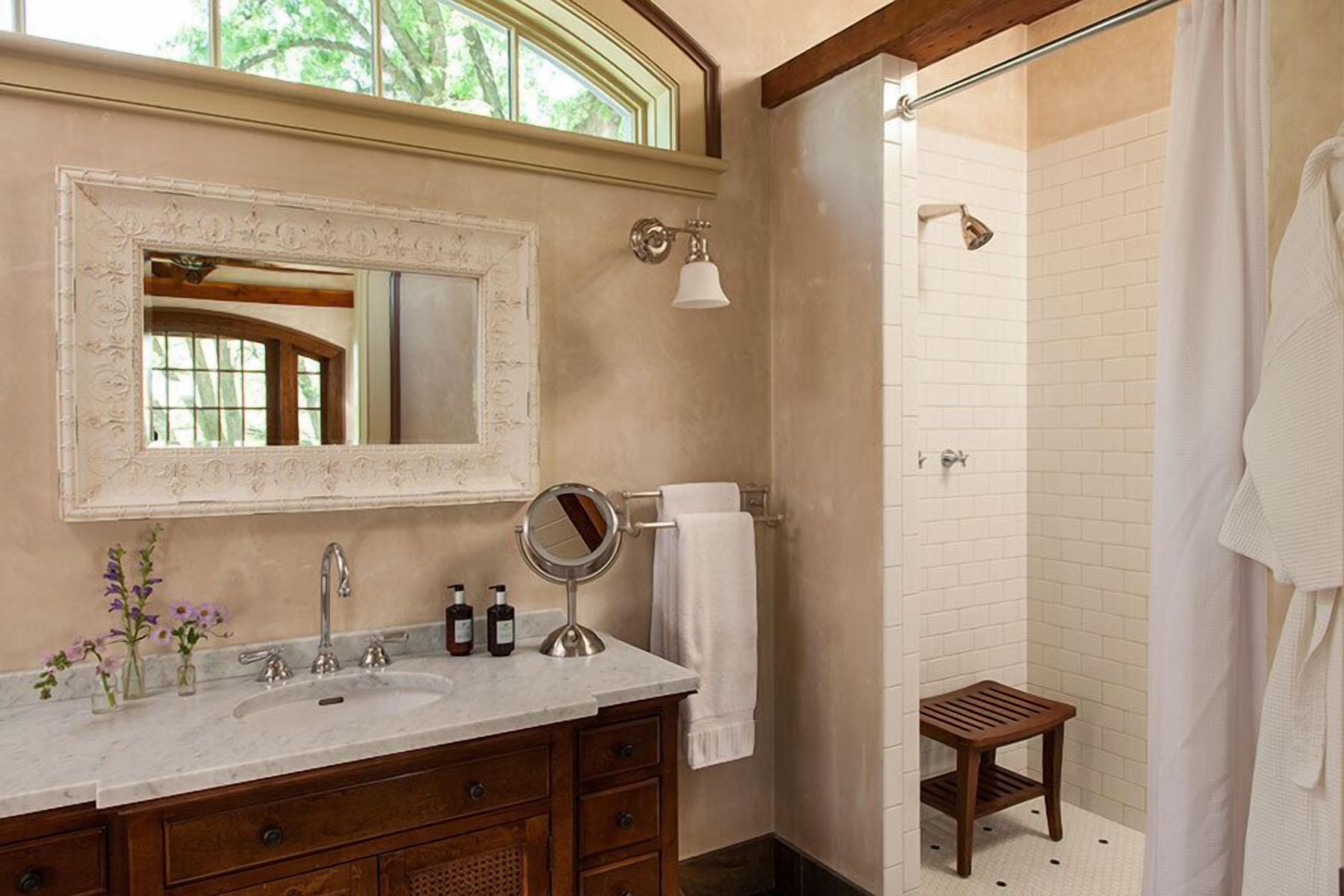 Edison House | Bathroom | Free toiletries, hair dryer, bathrobes, towels