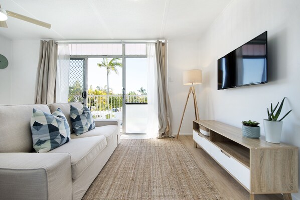 Apartment, 1 Bedroom | Living area