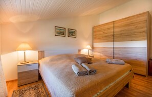 2 bedrooms, bed sheets