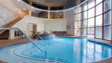 室内游泳池,室外游泳池