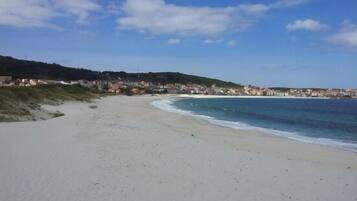 Una spiaggia nelle vicinanze