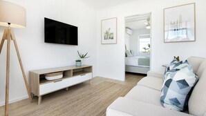 Unclassified image, 4 of 20, button - Ventura Beach Motel - 1 Bedroom Unit 9 (Mermaid Beach)