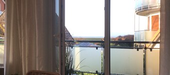 Exclusive beachfront apartment - 4 people - balcony overlooking the lake - parking