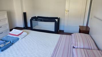 1 Schlafzimmer, Bügeleisen/Bügelbrett, kostenloses WLAN, Bettwäsche