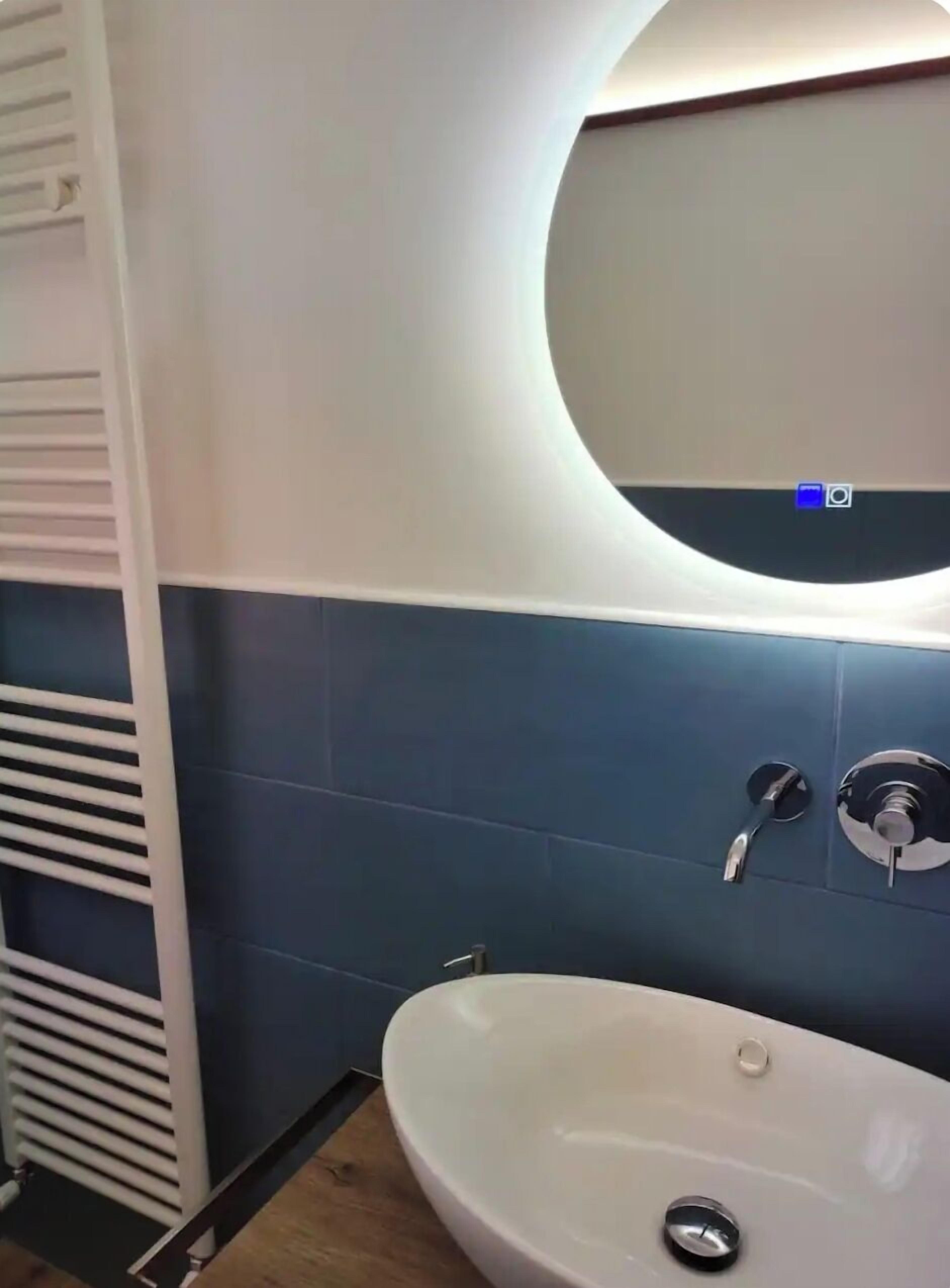 Combinazione doccia/vasca, asciugacapelli, bidet, asciugamani