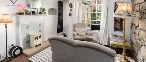 TV, peis og kontorer