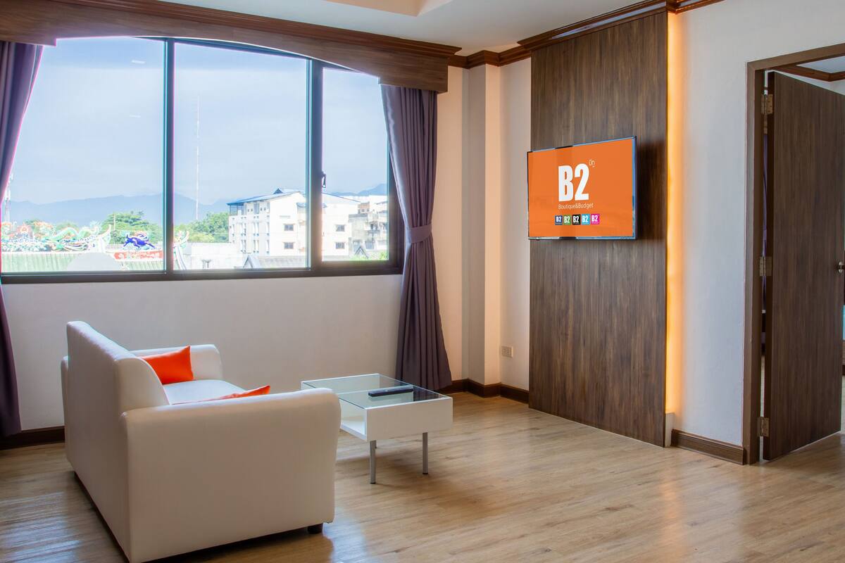Suite Triple Room | Blackout curtains, free WiFi, bed sheets