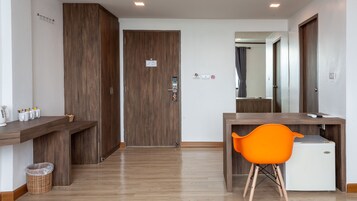 Luxury Triple Room | Blackout drapes, free WiFi, bed sheets